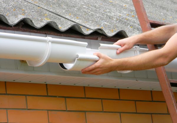 Gutter Hanging in Palm Coast